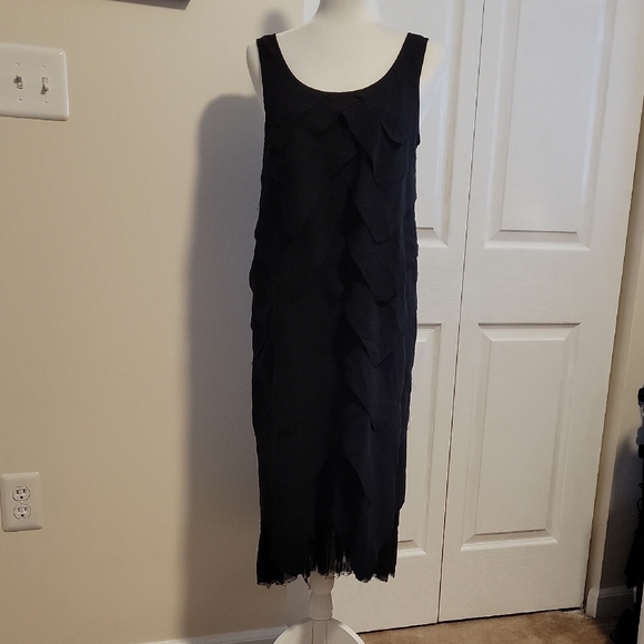 Elegant Black Sleeveless Dress - Picture 1 of 15